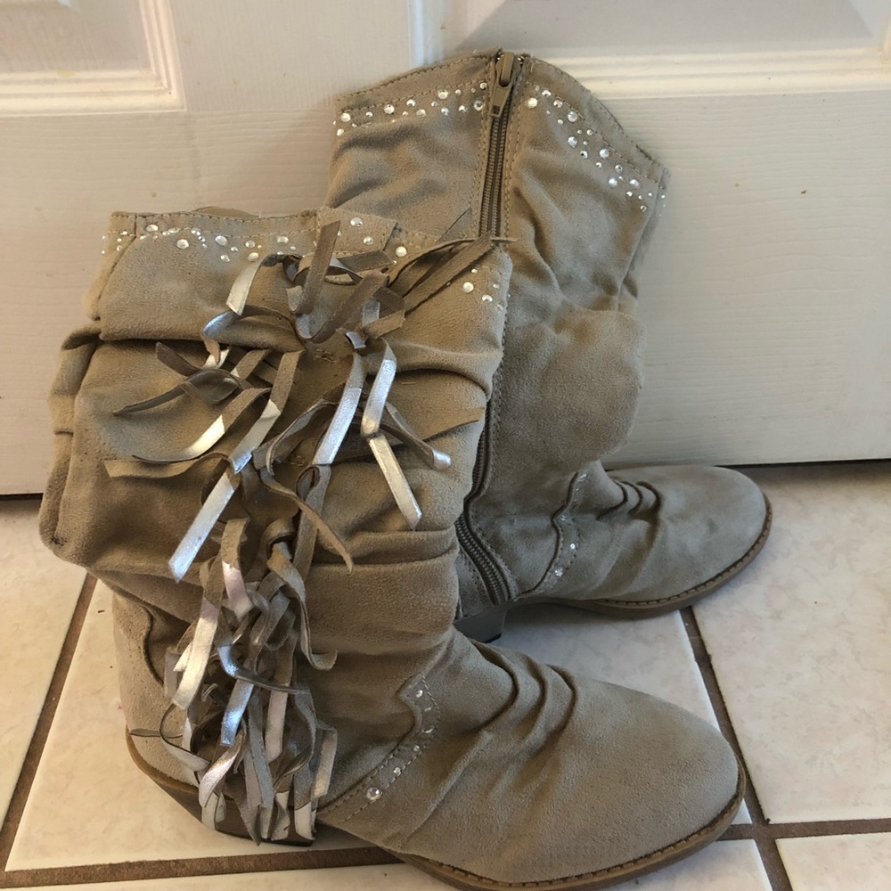 Justice fringe boots size 6